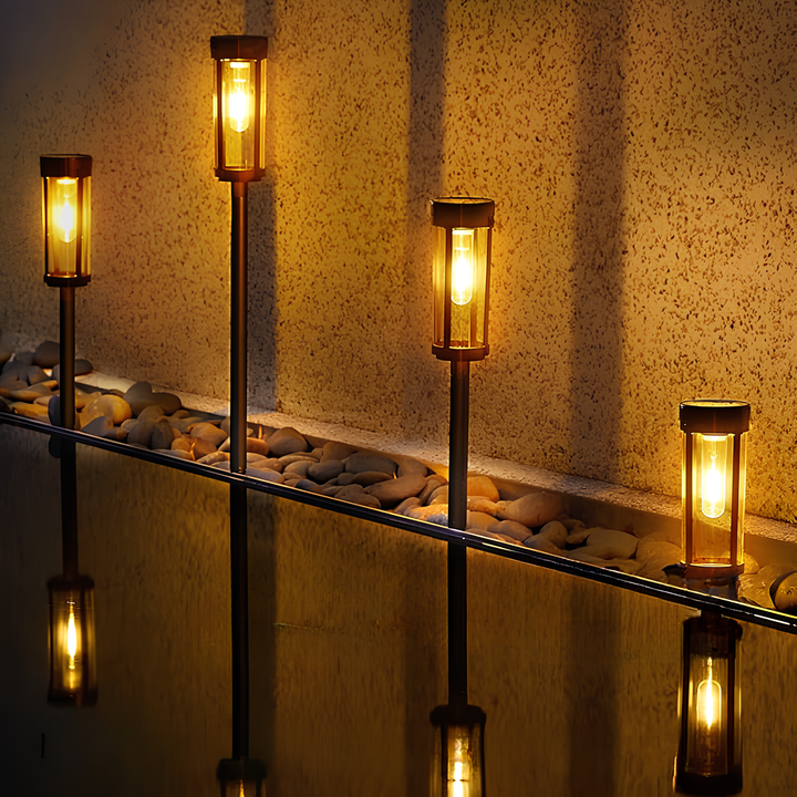 Luvikno | Solarlampe Lyskaster Solaria | Automatisk Skumringssensor | 12t Lystid | Værbestandig Design