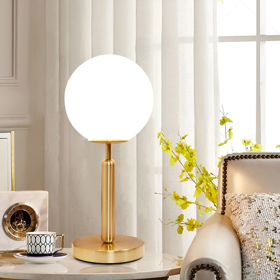 Luvikno | SphereShine Luxe Bordlampe i Glass & Messing – Eleganse og LED