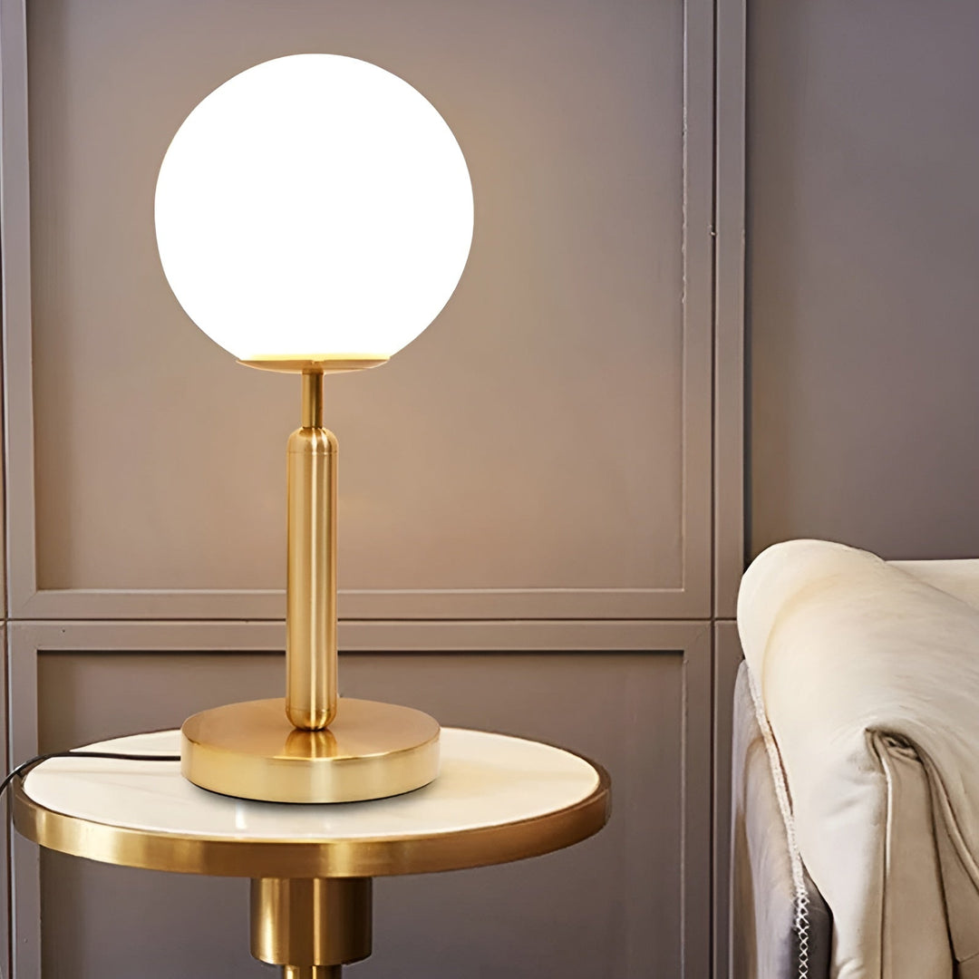 Luvikno | SphereShine Luxe Bordlampe i Glass & Messing – Eleganse og LED