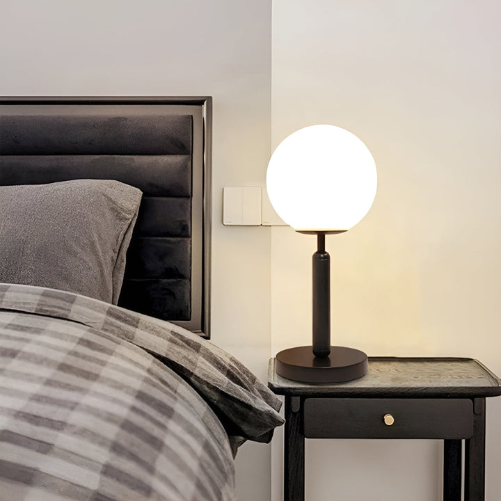 Luvikno | SphereShine Luxe Bordlampe i Glass & Messing – Eleganse og LED