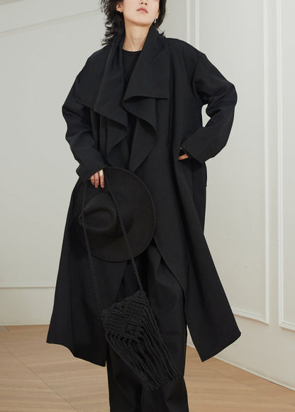 Luvik | Peter Pan kauluksessa musta trench-coat maxi taskuilla