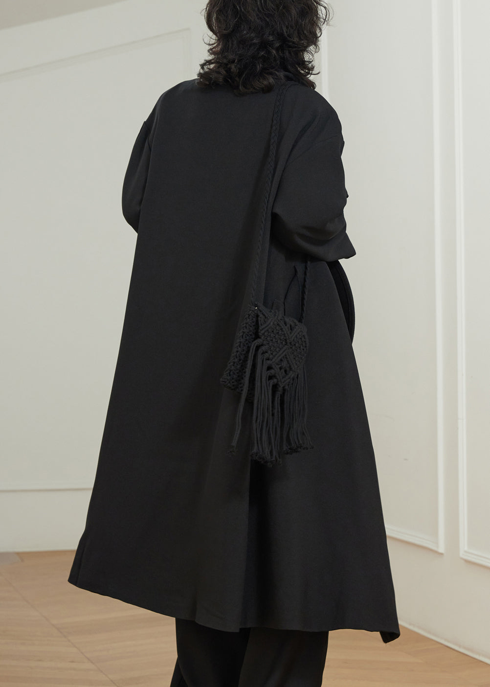 Luvik | Peter Pan krage svart trench-coat maxi med lommer