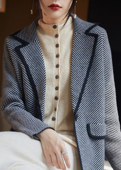 Luvik | Camel muotoiltu raidallinen patchwork villatakki neuleesta