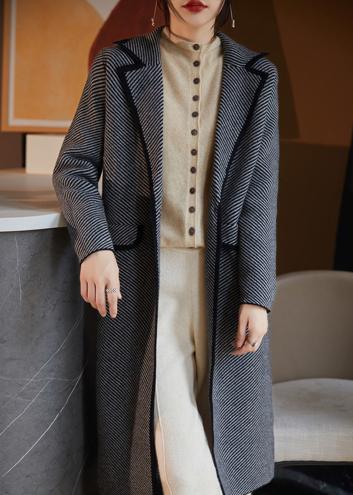 Luvik | Camel muotoiltu raidallinen patchwork villatakki neuleesta