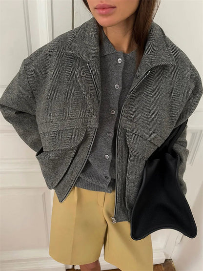 Luvik | Syksytakki - Tyylikäs ja Mukava Takki Korkealla Vyötäröllä ja Vetoketjulla Viileämmille Päiville