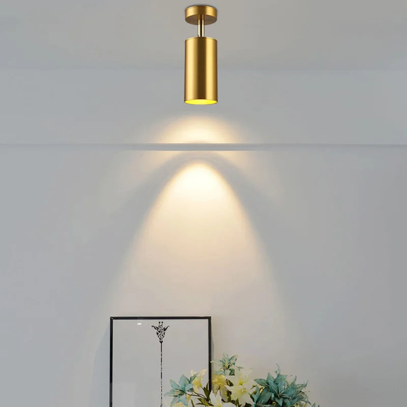 Moderne svingbar LED taklampe i gull – Justerbar belysning for oppholds- og arbeidsområder | Luvikno
