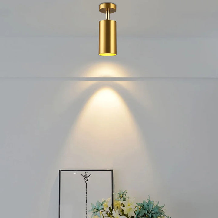 Moderne svingbar LED taklampe i gull – Justerbar belysning for oppholds- og arbeidsområder | Luvikno