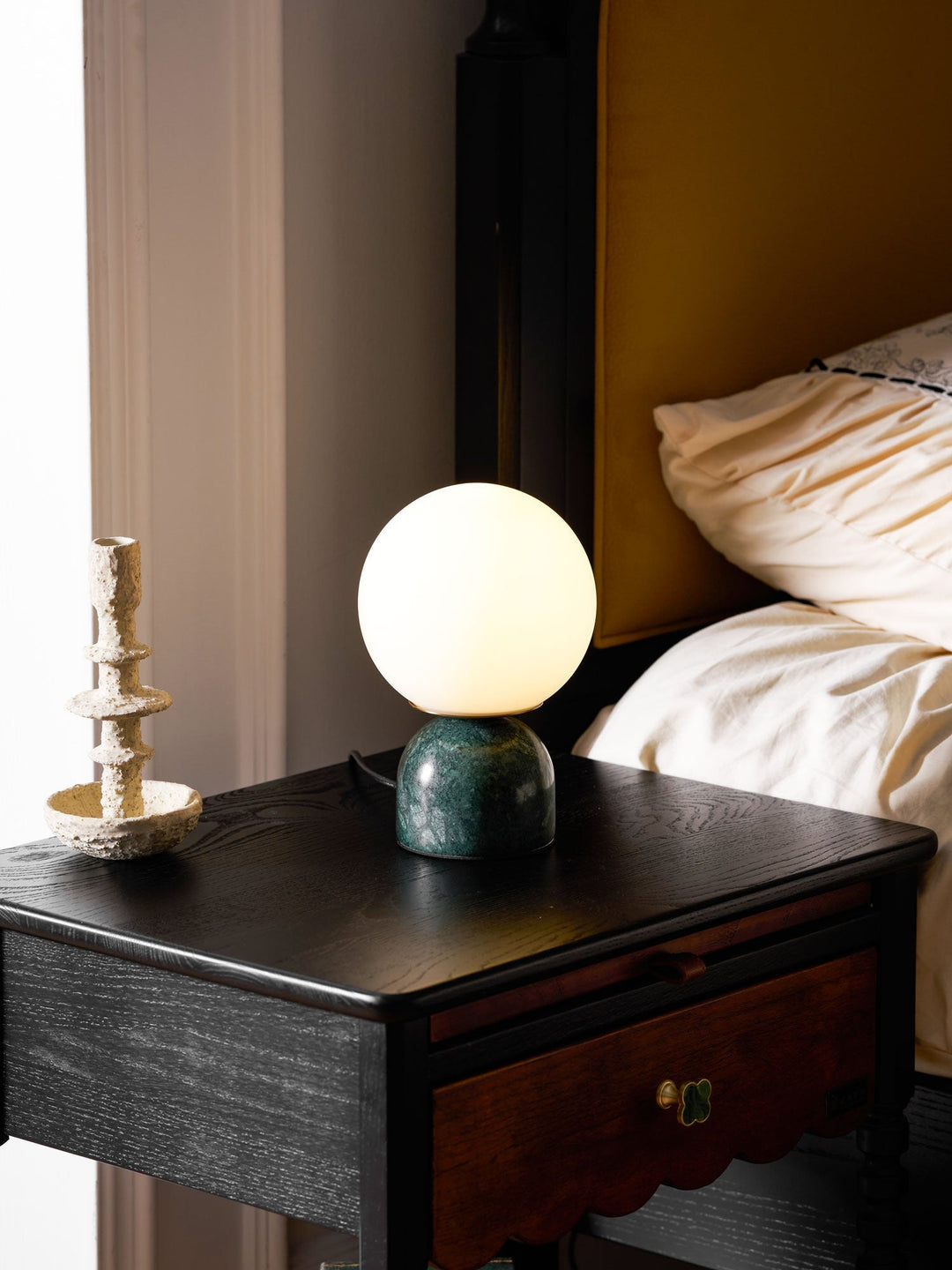 Marmor Orb Bordlampe | Luvikno