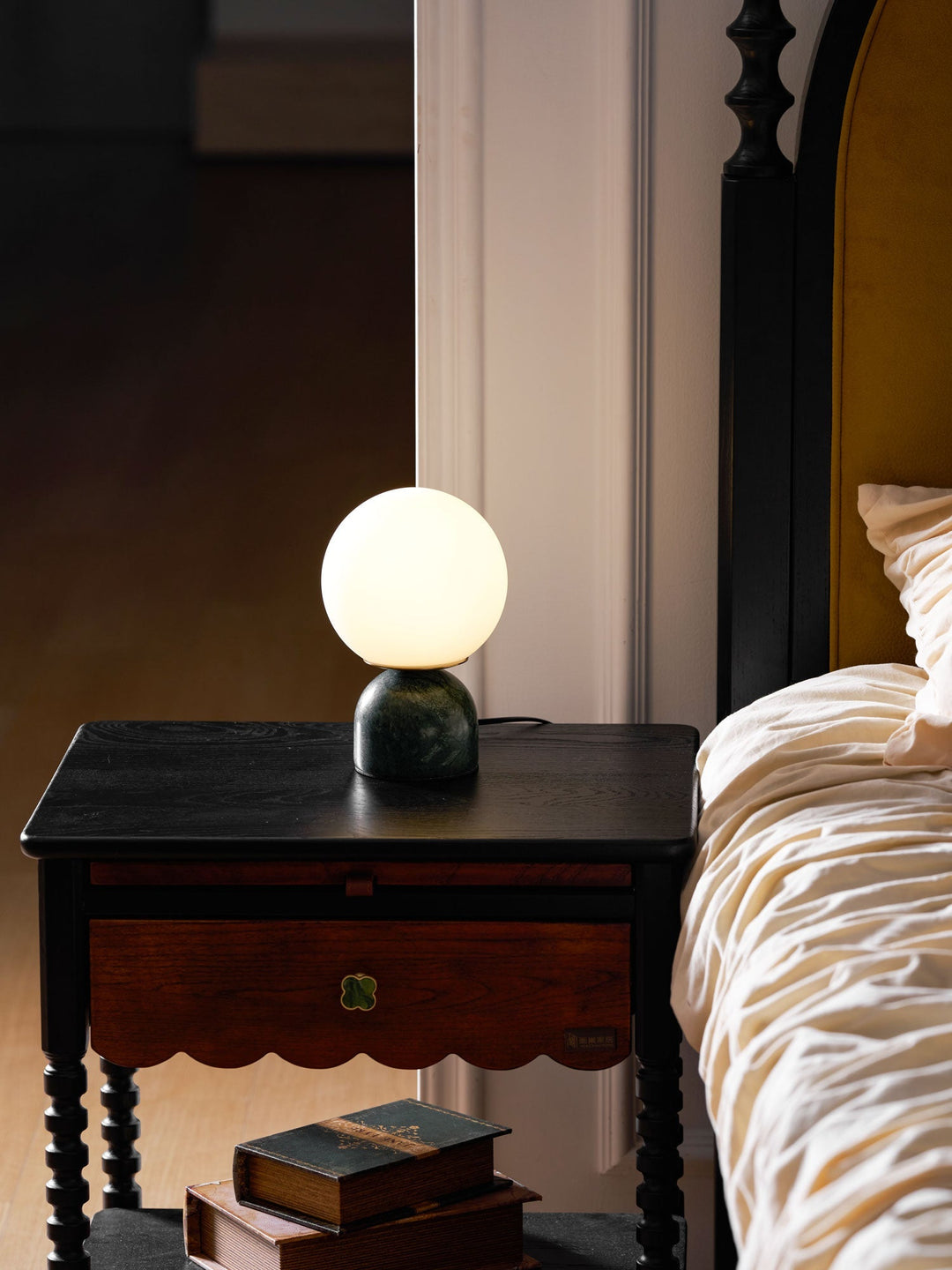 Marmor Orb Bordlampe | Luvikno