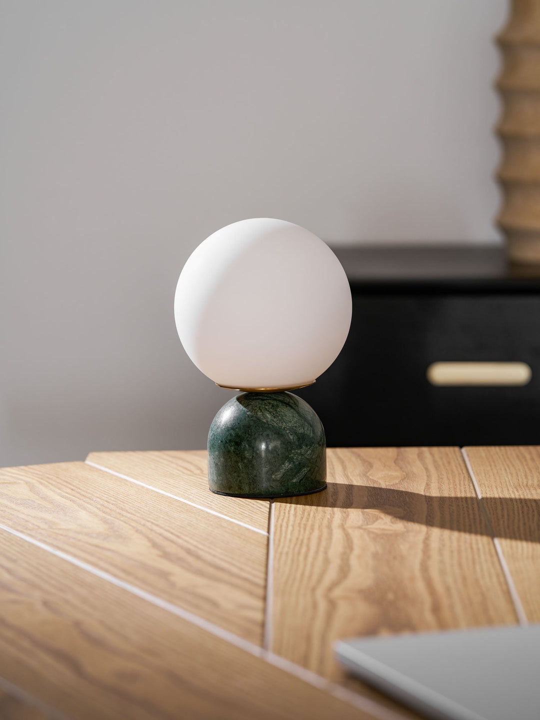 Marmor Orb Bordlampe | Luvikno