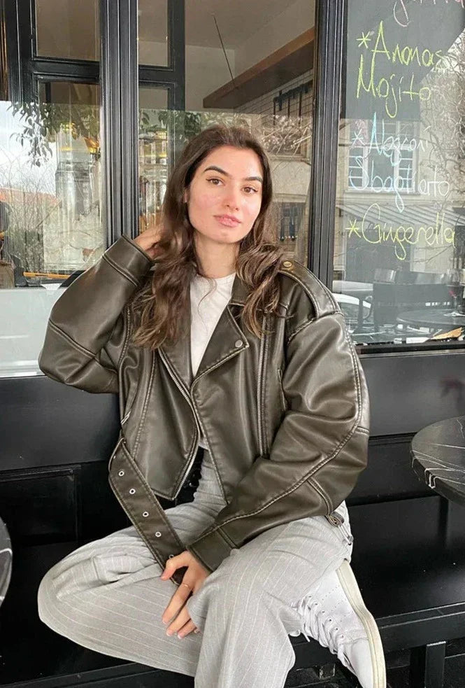 Luvik - Naisten lyhyt keinonahkainen biker-takki muotoonommellulla vyötäröllä