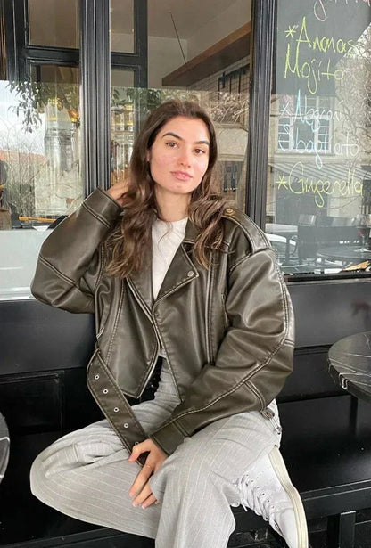 Luvik - Naisten lyhyt keinonahkainen biker-takki muotoonommellulla vyötäröllä