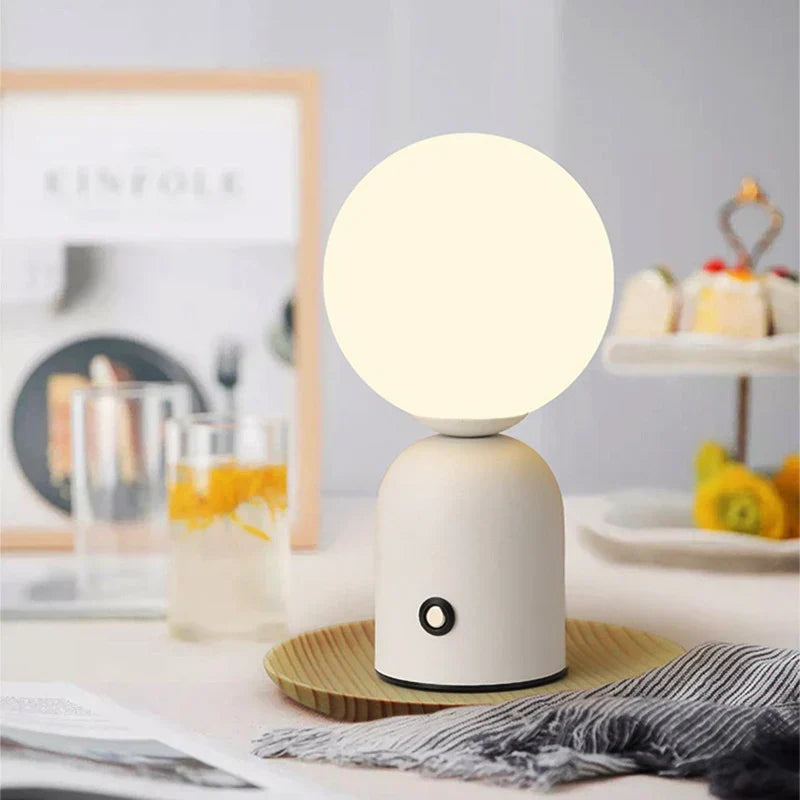 Oppladbar LED Bordlanterne – Bærbar Trådløs Lampe for Innendørs & Utendørs | Luvikno