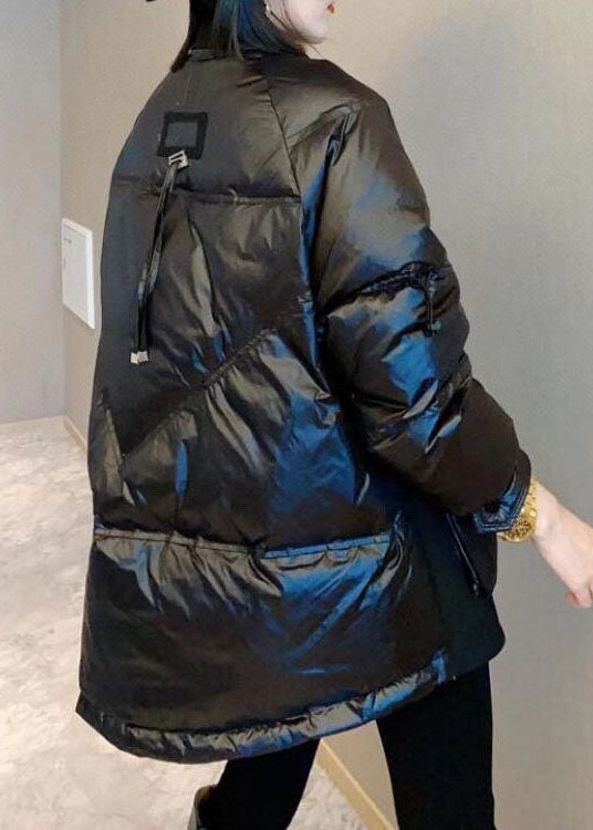 Luvik | Musta untuvaparka, jossa on päällyskangas ja nappikiinnitys