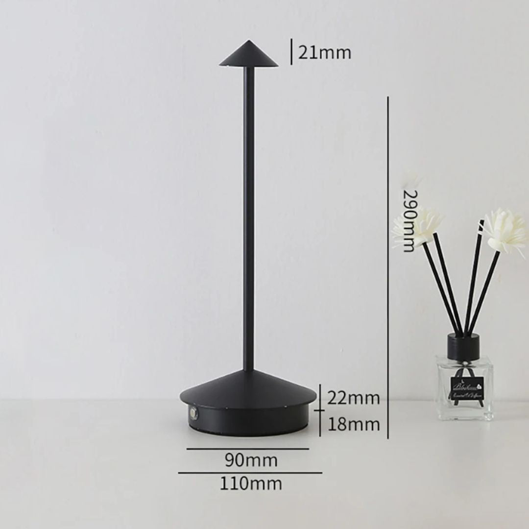 Robyn Arrow LED Bordlampe | Luvikno
