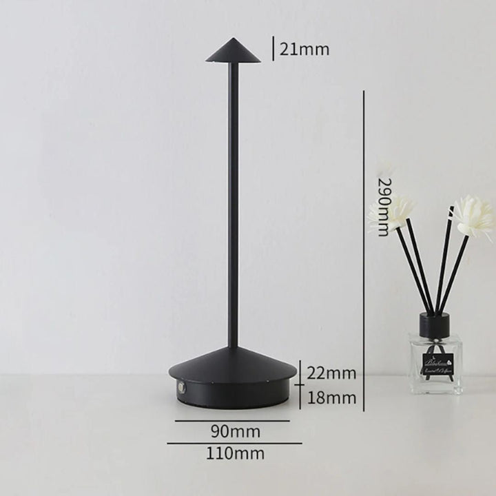Robyn Arrow LED Bordlampe | Luvikno