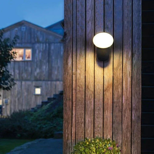 Moderne LED terasselampe med bevegelsessensor - Vanntett utendørs belysning, energibesparende, ideell for terrasse og inngang | Luvikno