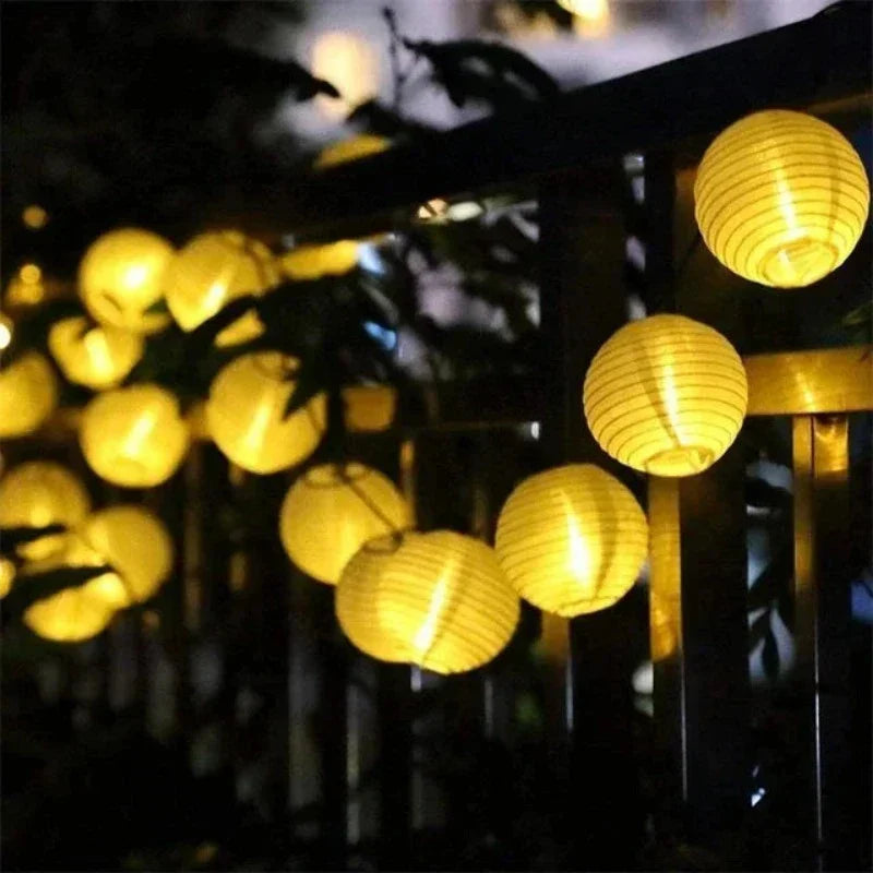 Solar Lantern String Light for Outdoors – Fargerike lanterner for hage- og terrassebelysning | Luvikno