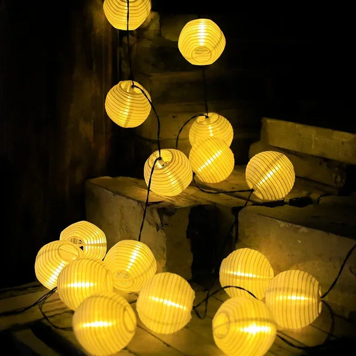 Solar Lantern String Light for Outdoors – Fargerike lanterner for hage- og terrassebelysning | Luvikno