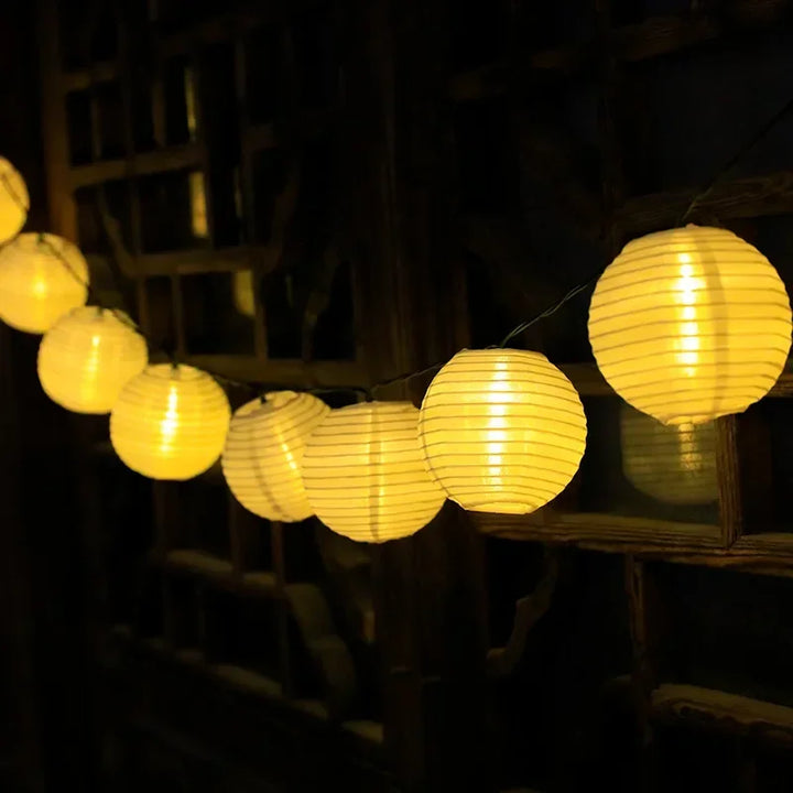 Solar Lantern String Light for Outdoors – Fargerike lanterner for hage- og terrassebelysning | Luvikno