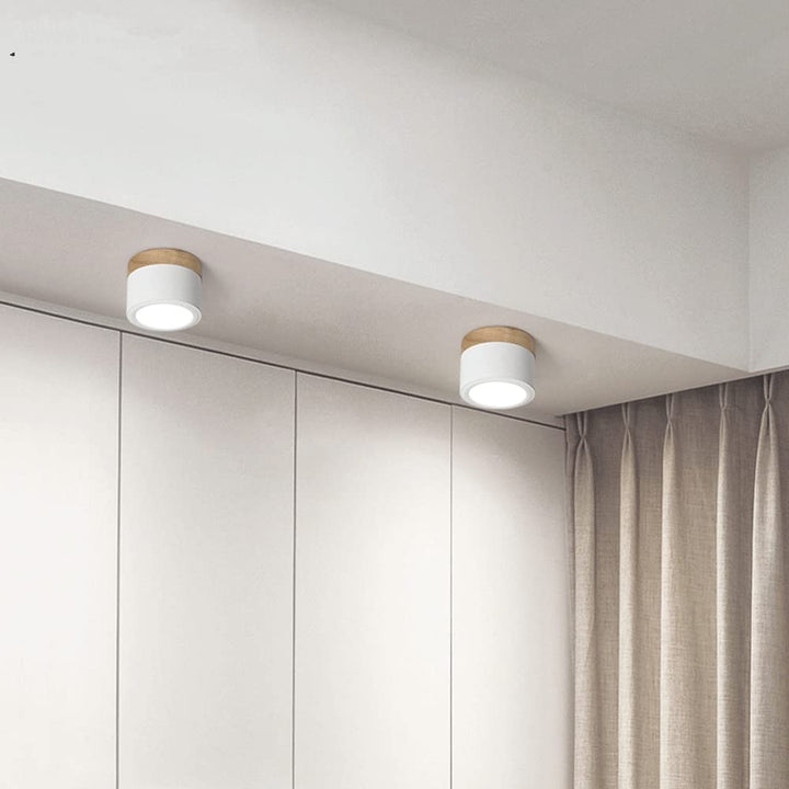 Taklampe med rosa flush trefinish Luvikno