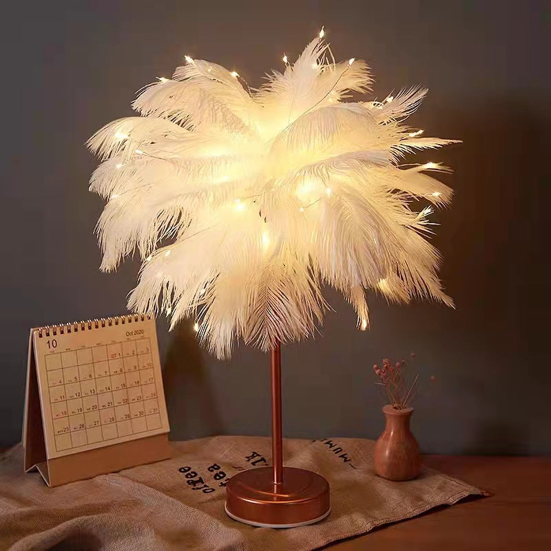 Ostrich Night Light | Eccentrisk Lampe med Fjær og Rose Gull Base | Luvikno