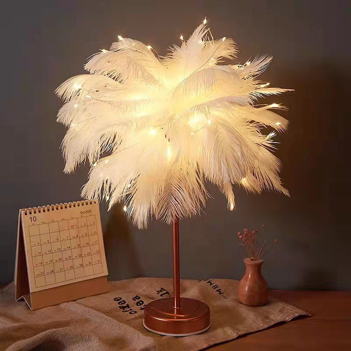 Ostrich Night Light | Eccentrisk Lampe med Fjær og Rose Gull Base | Luvikno
