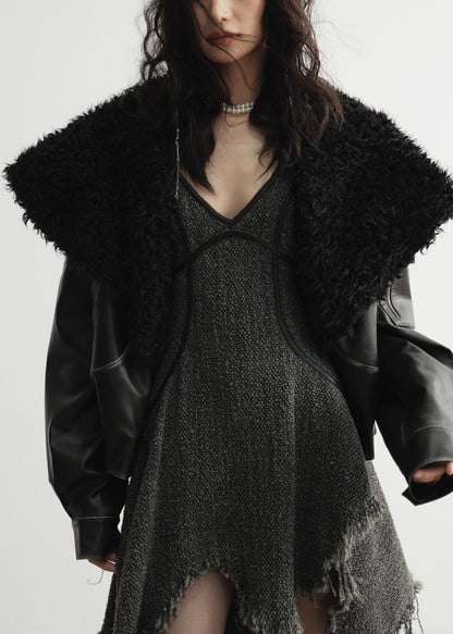 Luvik | Tekonahkakuoret taskuilla ja mustalla turkiskauluksella