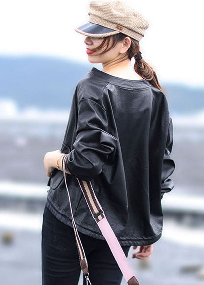 Luvik | Mustat tekonahkatakit, joissa on kiristysnauha ja napillinen korkea kaulus pitkillä hihoilla