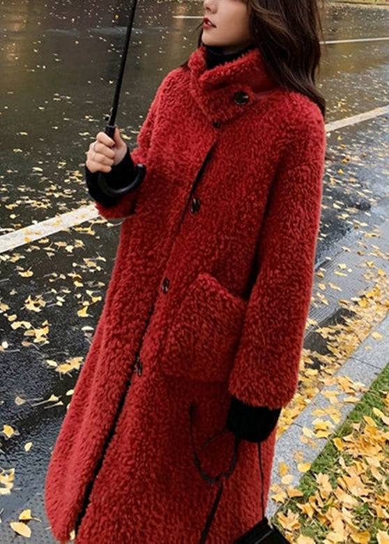 Luvik | Maxitakki suklaanvärisestä tekokarvasta, jossa on korkeakauluspanta ja napit talveksi