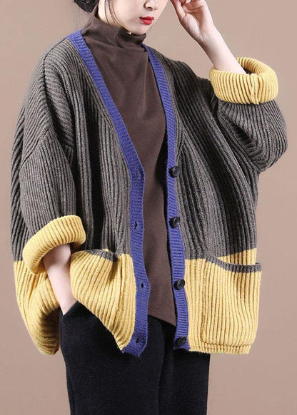 Luvik | Värilohko tummanharmaa nappi neule takki taskuilla