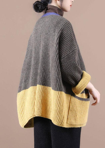 Luvik | Värilohko tummanharmaa nappi neule takki taskuilla