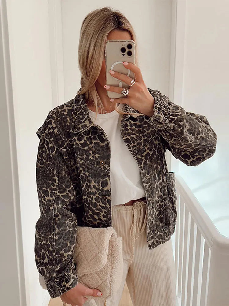 Luvik | Korte jakke med leopardmønster for kvinner