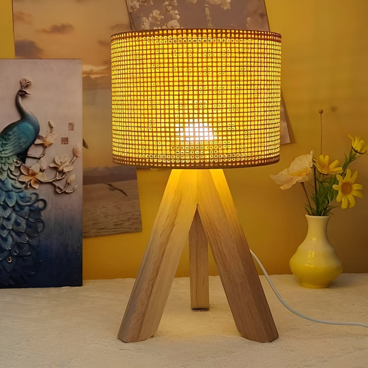 Luvikno | Håndlaget Rattan Bordlampe med USB og LED - Stilren og Bærekraftig Design