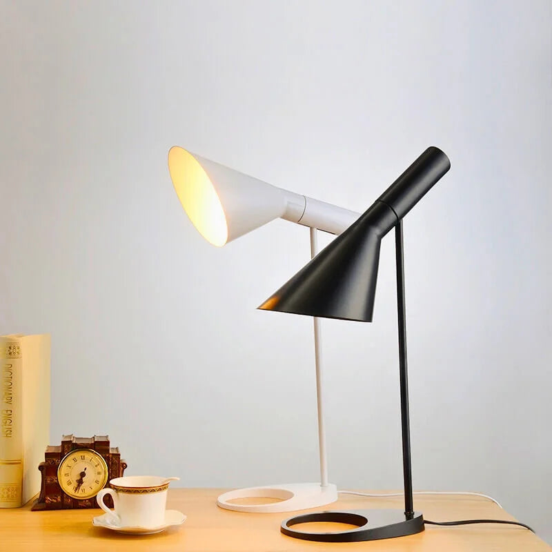 Luvikno | LumiMinimal Bord - Elegant LED Bordlampe for Moderne Interiør