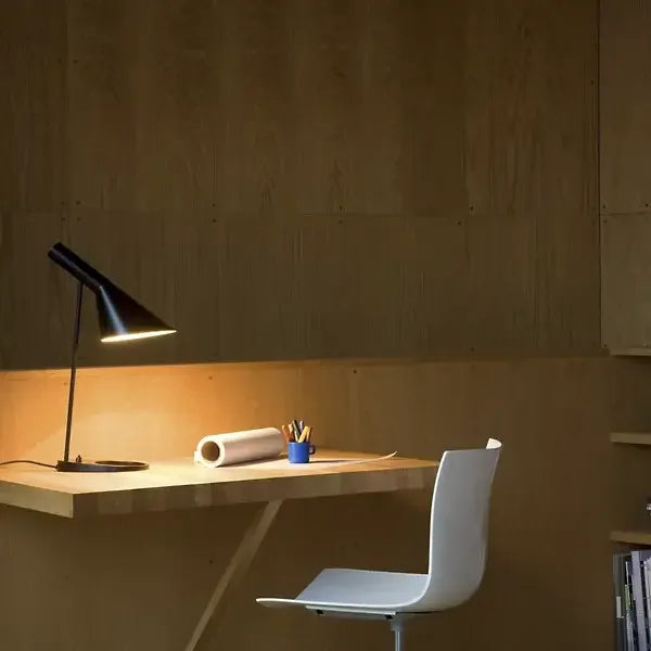Luvikno | LumiMinimal Bord - Elegant LED Bordlampe for Moderne Interiør