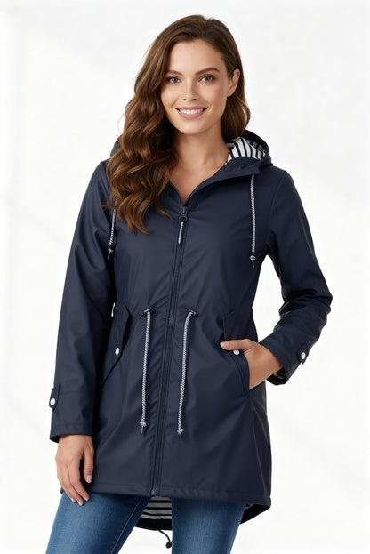 Vedenpitävä takki hupulla