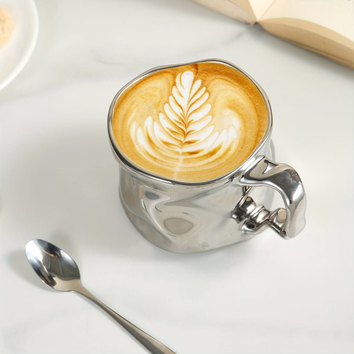 CreArt Mug – Håndlaget keramisk kaffekopp med unikt krøllet design | Luvikno