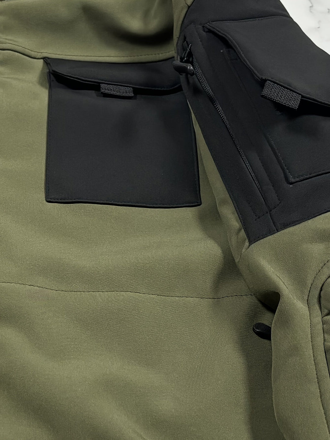 Luvik | Vedenpitävä miesten softshell-takki hupulla