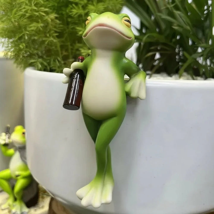 Tipsy Frog Pot Hanger | Luvikno