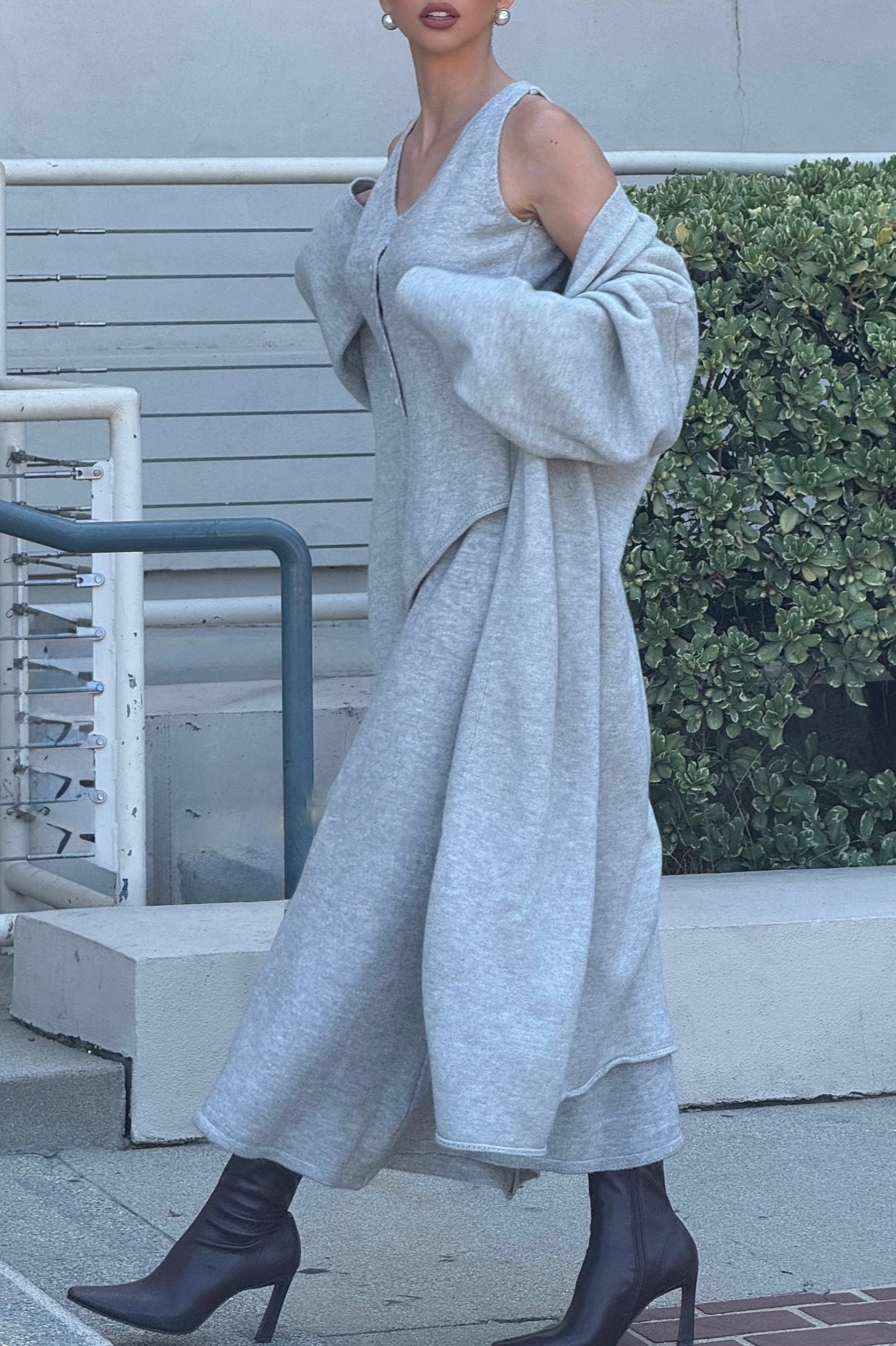 Luvik | Harmaa neuleliivi & maksihame kolmiosainen asu