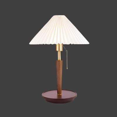 Luvikno | Elegant Vintage Woodly Bordlampe - Bordlampe med Plisert Design