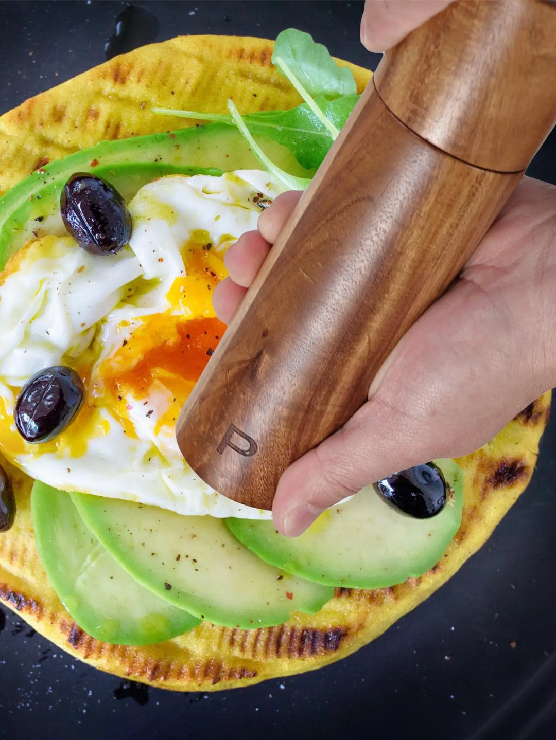 Luvikno | Luksuriøs Tre Salt- og Pepperkvernsett med Brett – WoodSpice