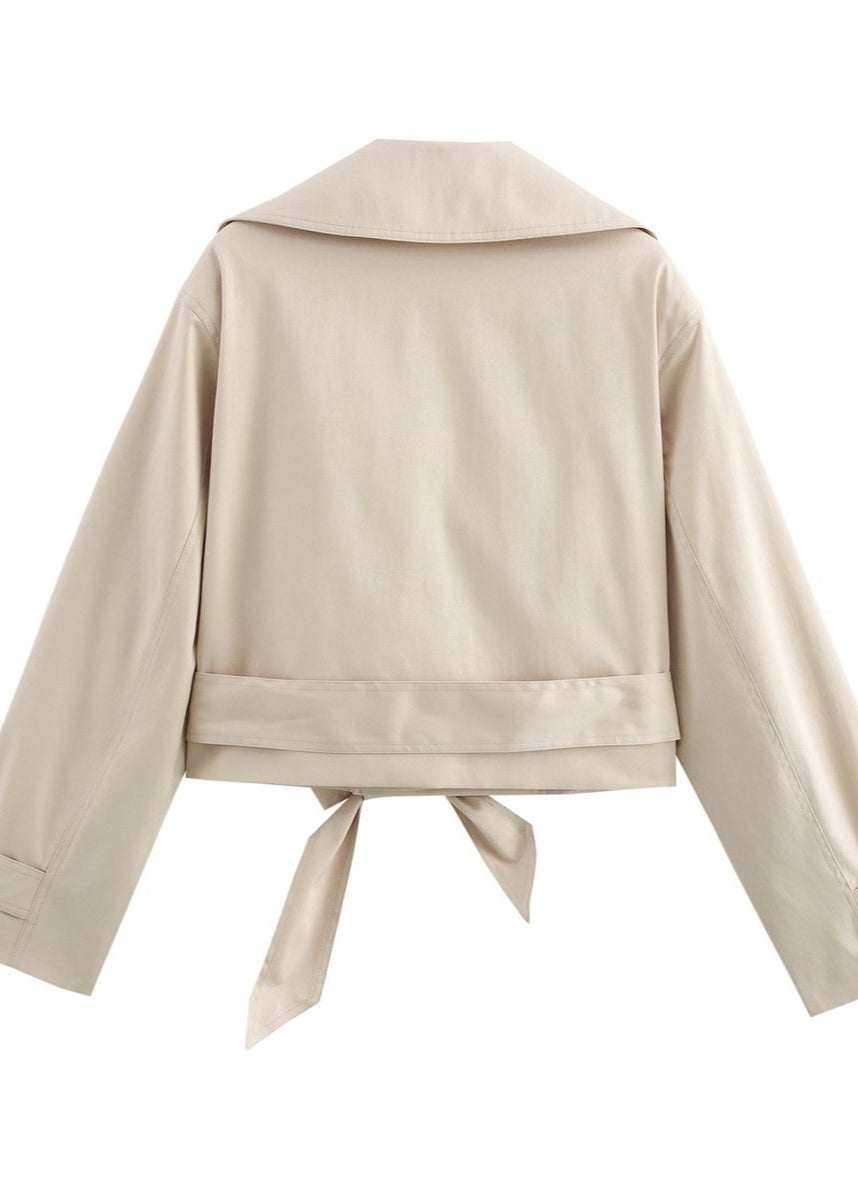 Luvik | Lyhyt vyötrench takki, jossa on ylisuuret läpät