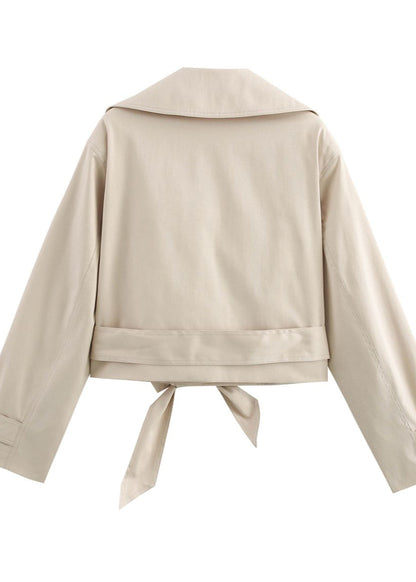 Luvik | Lyhyt vyötrench takki, jossa on ylisuuret läpät