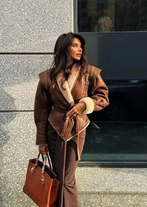 Luvik | Buckskin Kääntötakki, jossa on turkisreunus