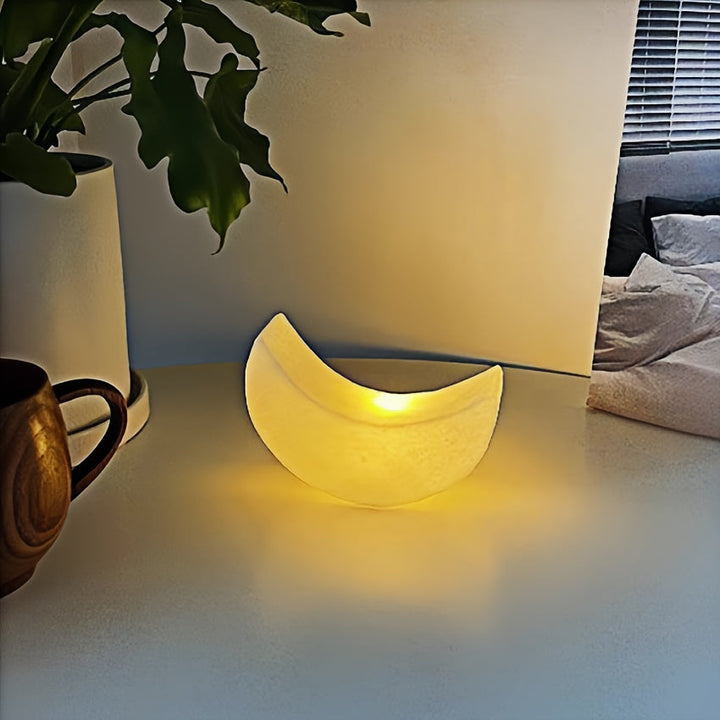 Luvikno | Halvmåne Nattlampe i Art Deco Stil – Batteridrevet med Bryter