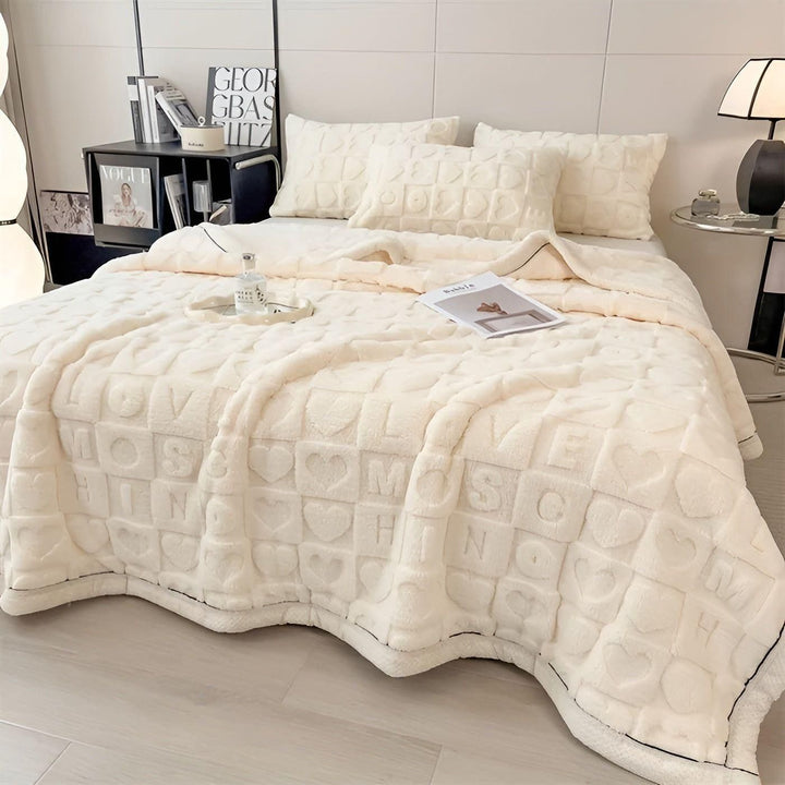 CoralDream Teppe - Varm Fleece Vinterteppe med Dobbeltsidig Hjerte- og Bokstavdesign | Luvikno