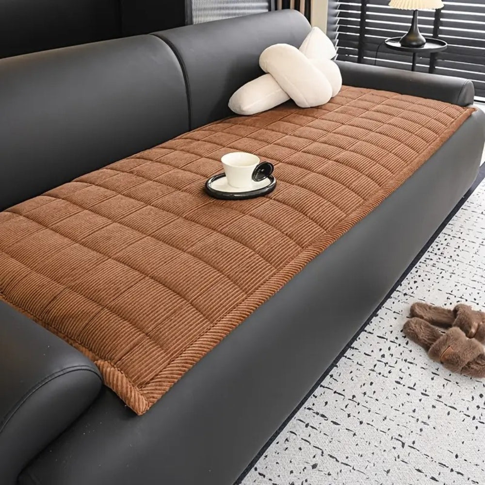 LuxeShield Quiltmatte — Transformér sofaen din til en feilfri oase av komfort og beskyttelse | Luvikno