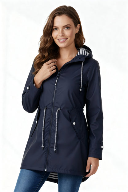 Vedenpitävä takki hupulla